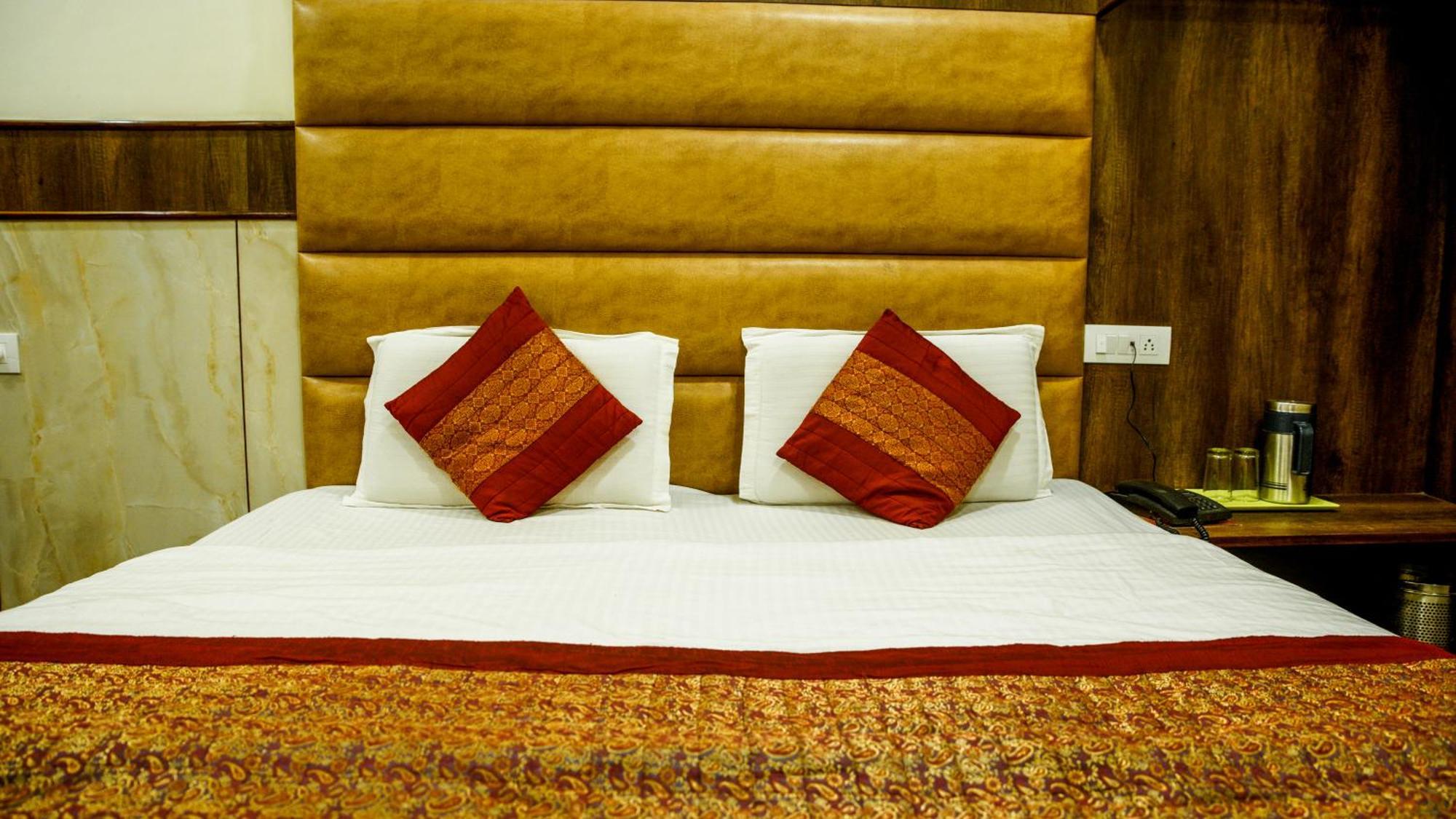 Hotel Raghunath Jammu Bagian luar foto