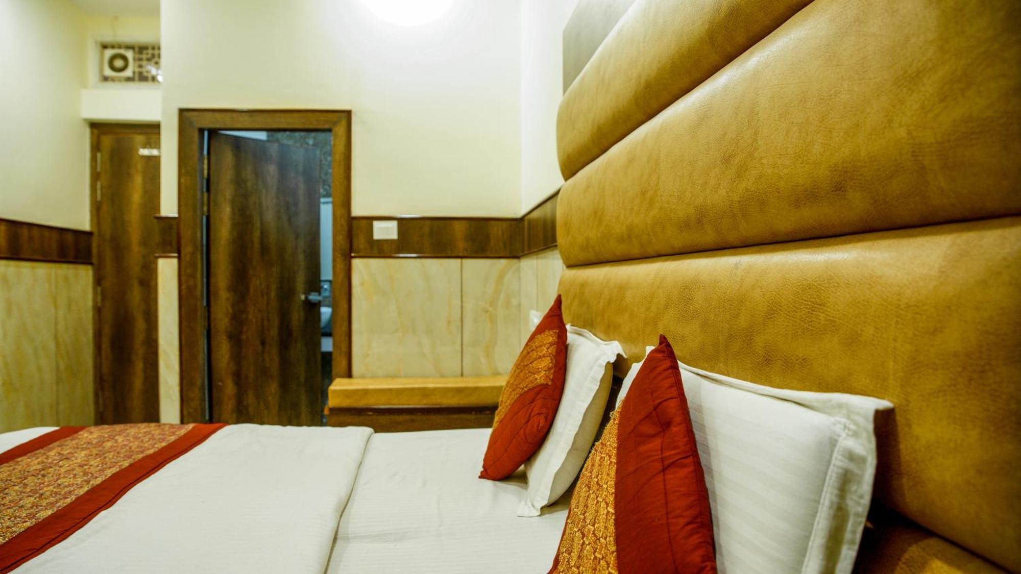 Hotel Raghunath Jammu Bagian luar foto