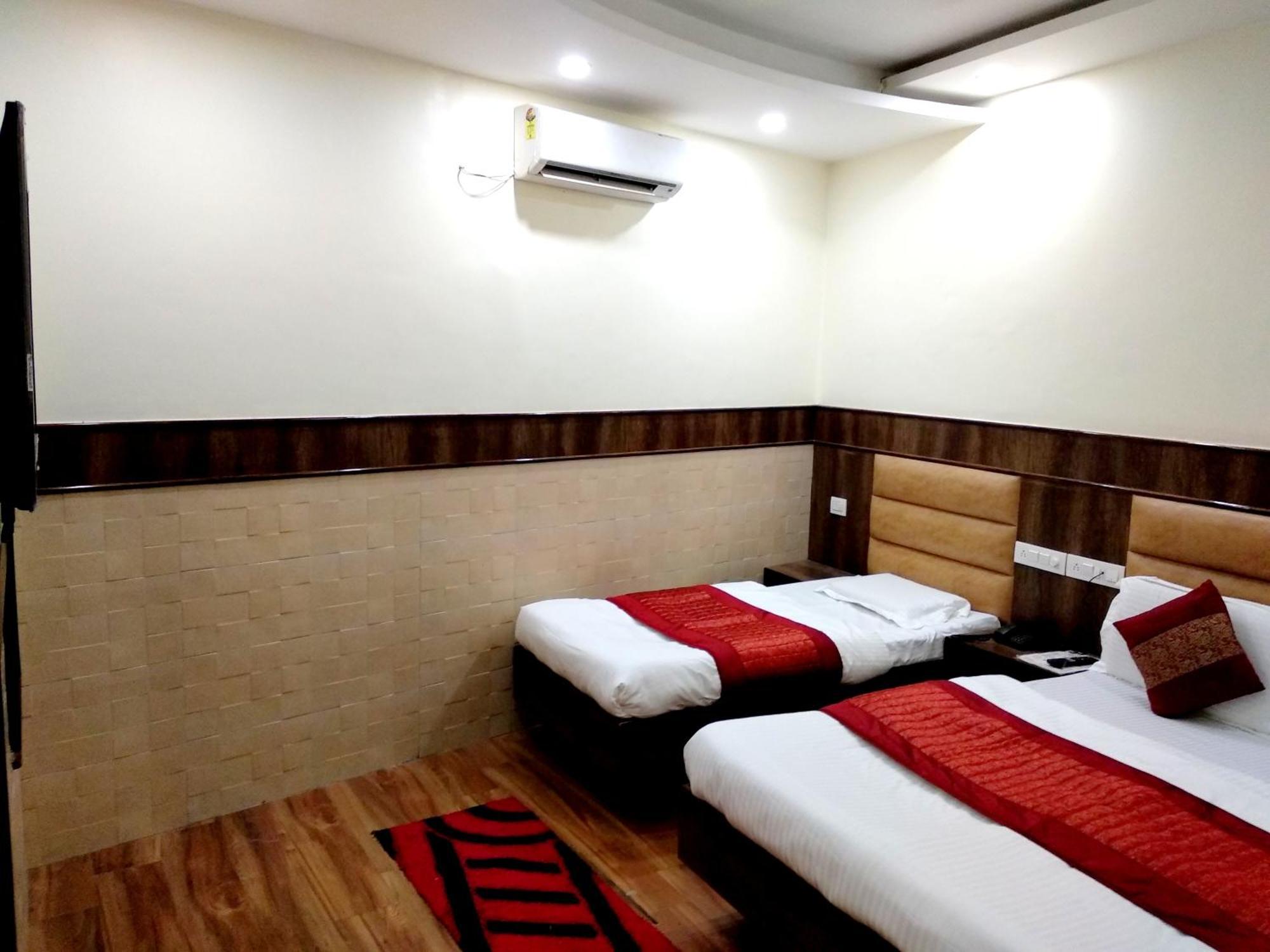 Hotel Raghunath Jammu Bagian luar foto