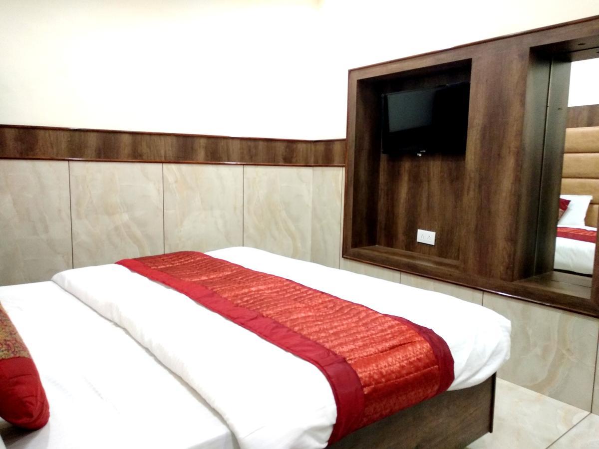 Hotel Raghunath Jammu Bagian luar foto