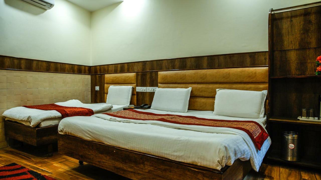 Hotel Raghunath Jammu Bagian luar foto